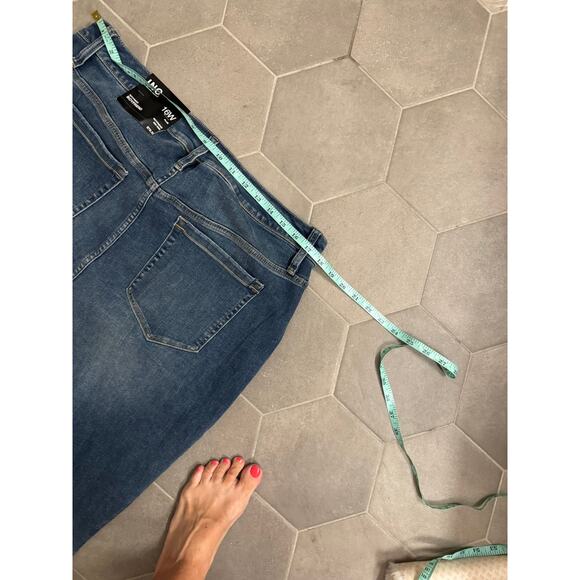 INC Boyfriend Jeans Women’s Size 18 Mid Rise 26” Inseam NWT - Picture 4 of 5